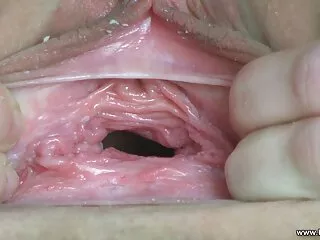 دختر زیبایی که برهنه روی زمین قرار لینک گروه تلگرام پورن گرفته است