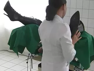 دو زن در لاتکس با شوخی کودک را طعمه می لينك گروه تلگرام سكسي زنند