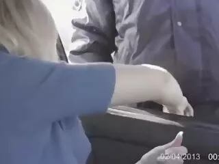سبزه به استیکر سکسی گی آرامی کوفته های اعضای بدن را پرش می کند