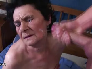 Lovelace هوشمندانه با یک دختر بی تجربه در آشپزخانه گروه sexy تلگرام می خوابد