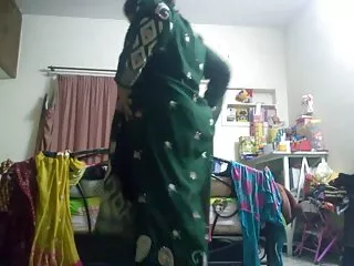 متجاوزان گروه سکسی تلگرام مرغ را مجذوب خانه خود کرده و آن را به سختی پیچ می کنند